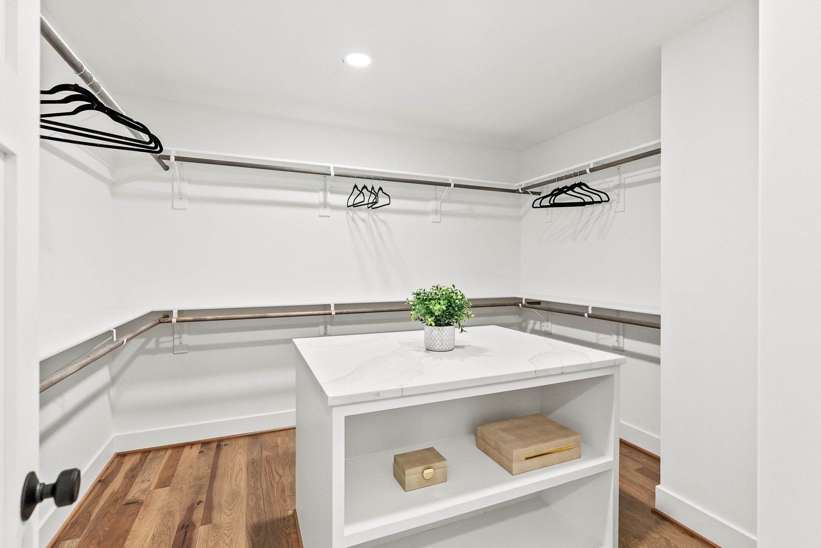 Vienna, VA - Image 17